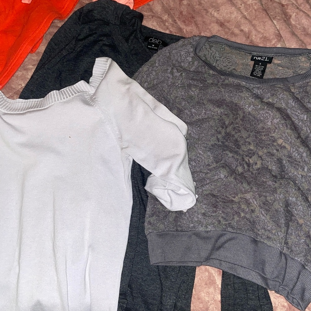 Bundle it f 3 nice long sleeve size S/M